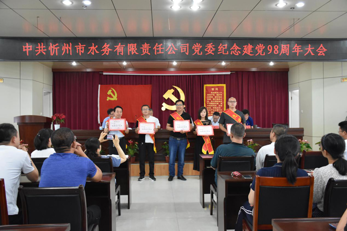 692表彰大會(huì)2.jpg 692表彰大會(huì)2.jpg