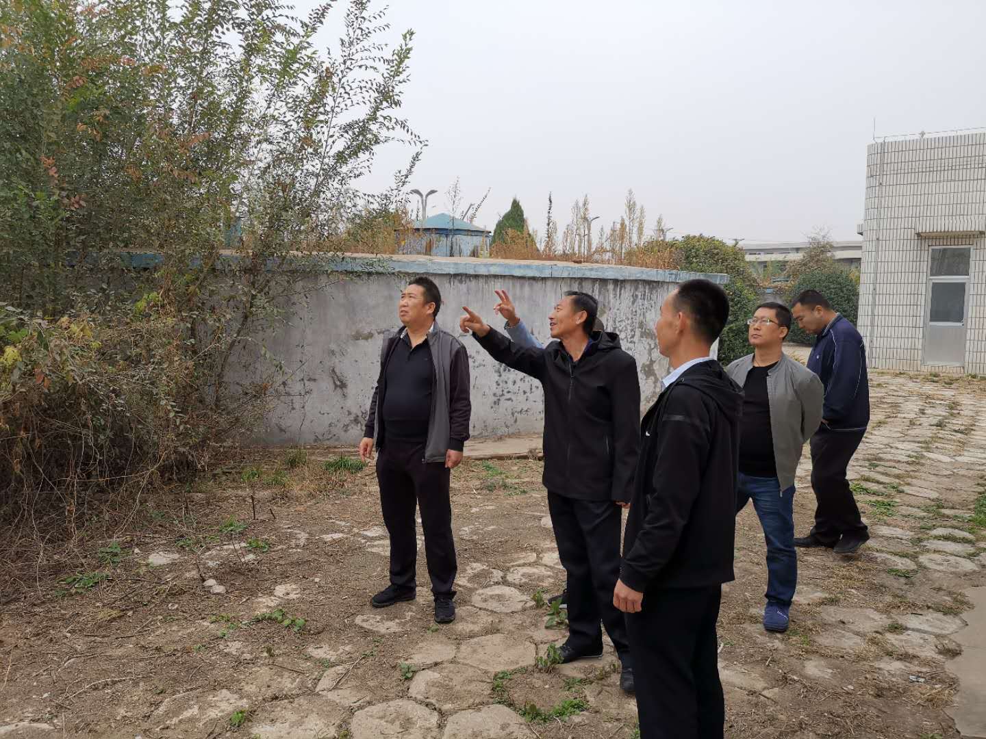 公司總經(jīng)理王建人在供水、污水生產(chǎn)一線開展風(fēng)險(xiǎn)隱患排查 (1).jpg